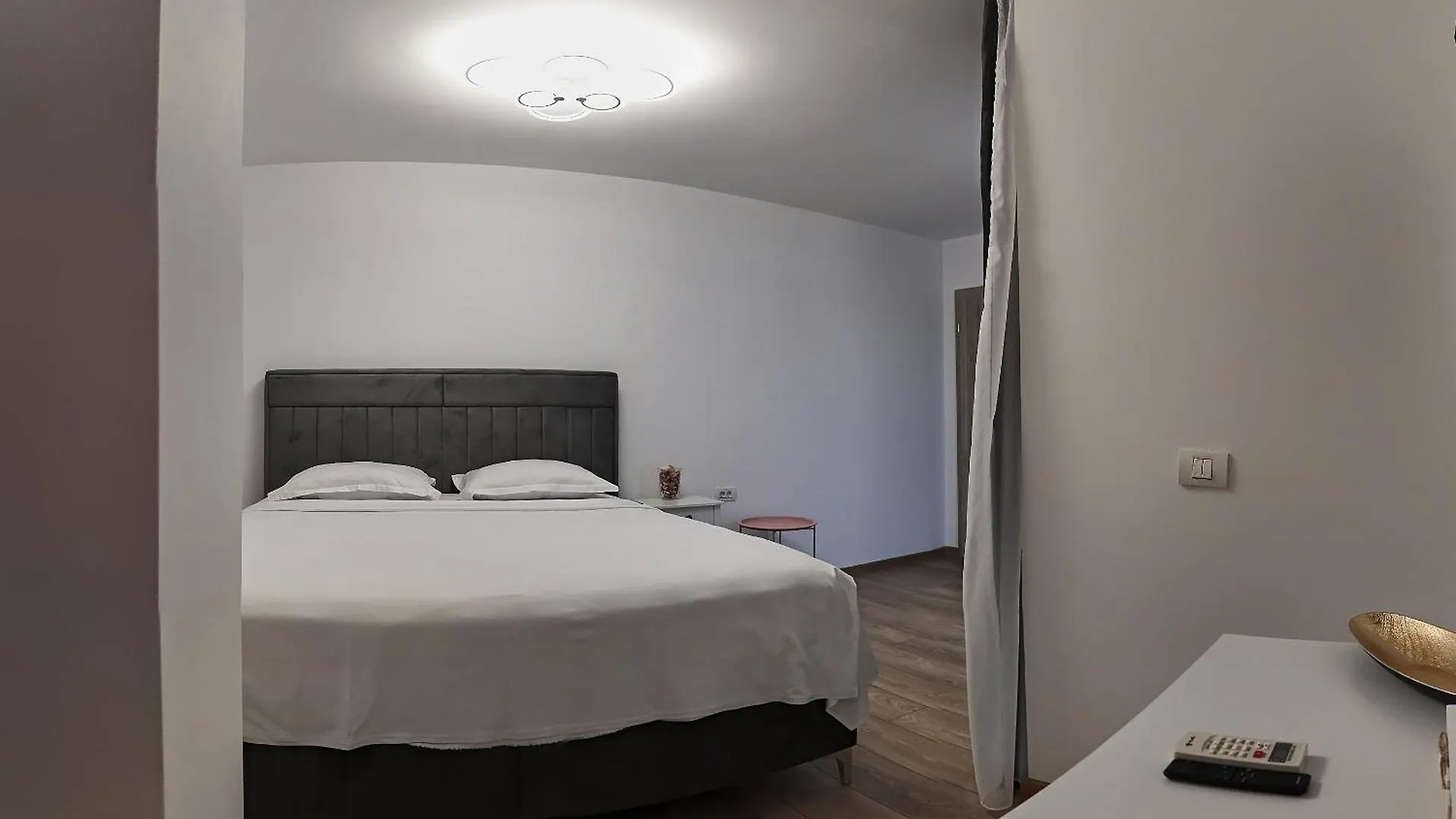 בוקרשט Hotel Emma 4*,